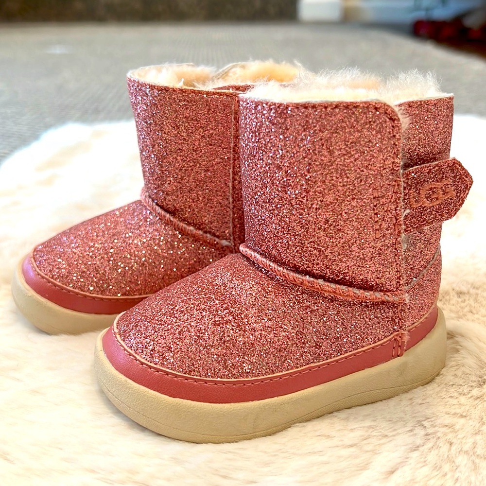 Sparkly Pink Uggs size 2/3! NWOT